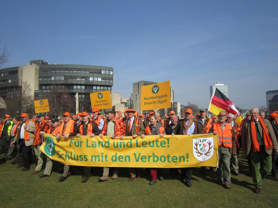 Landtag NRW muss umstrittenes Landesjagdgesetz beraten Demonstration LJV NRW