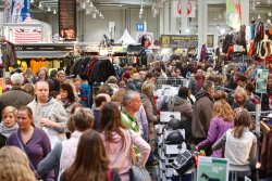 Besucher auf der Messe