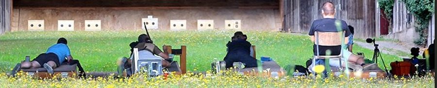 Weitschuss-Seminar mit der MINOX Academy – Distanzschießen lernen Die Teilnehmer des MINOX Weitschuss-Seminars trainieren auf verschiedenen Distanzen.