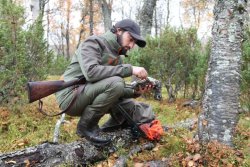 Geplante Verbote für Jäger in Polen und Norwegen Jäger mit Jagdflinte