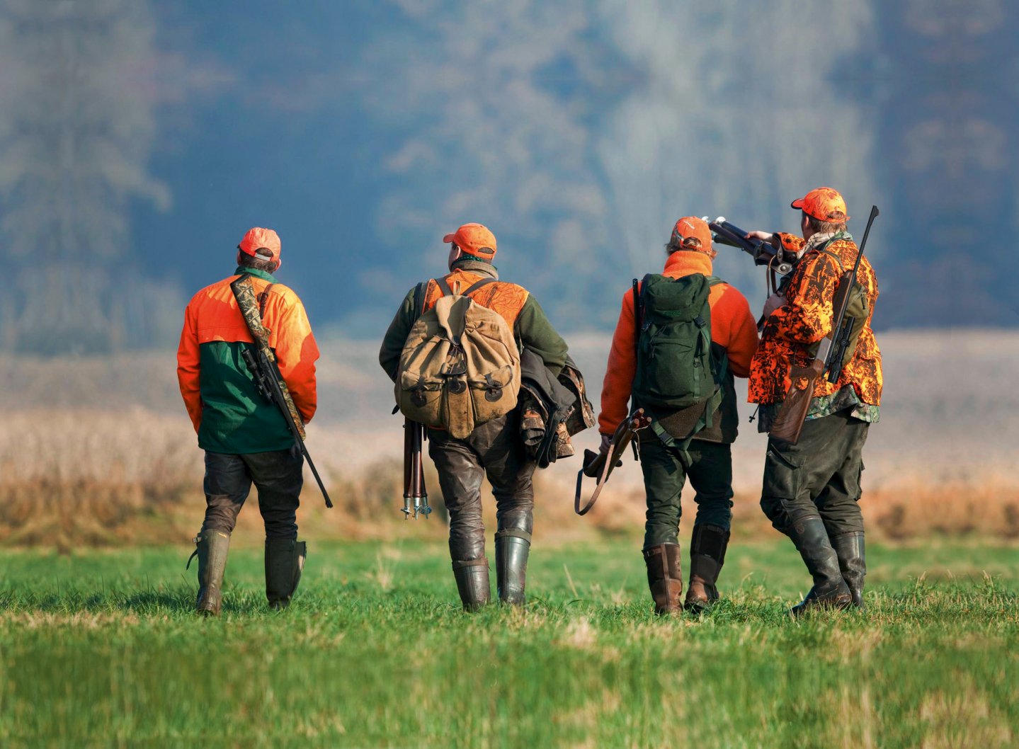 Vier J√§ger nach der Treibjagd Vier J√§ger nach der Treibjagd