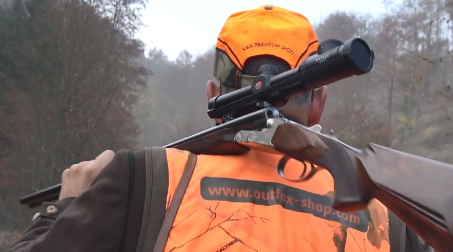 Ausblick auf die Drückjagd-Saison 2018: Interview mit Kai-Uwe Kühl von K&K Premium Jagd Jäger bei der Drückjagd von hinten