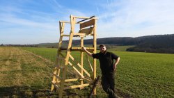 Drückjagd- und Ansitzböcke bauen mit Hunting Felix Hunting Felix mit Ansitzbock