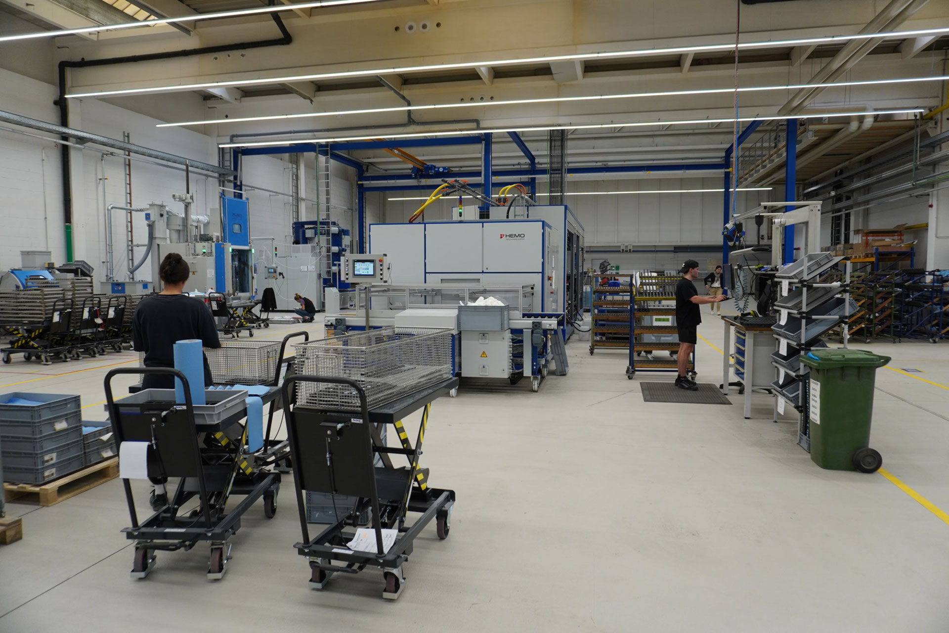 blaser: Im Blaser Oberflächentechnologie-Zentrum setzt der Hersteller auf zeitgemäße Beschichtungsverfahren wie etwa DLC A+ für die R8-Läufe und die Stahlteile der FBX blaser: Im Blaser Oberflächentechnologie-Zentrum setzt der Hersteller auf zeitgemäße Beschichtungsverfahren wie etwa DLC A+ für die R8-Läufe und die Stahlteile der FBX