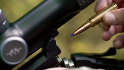 30 Jahre Kipplaufbüchse Blaser K95 – Hersteller feiert mit Gewinnspiel Ladevorgang der Blaser K95.