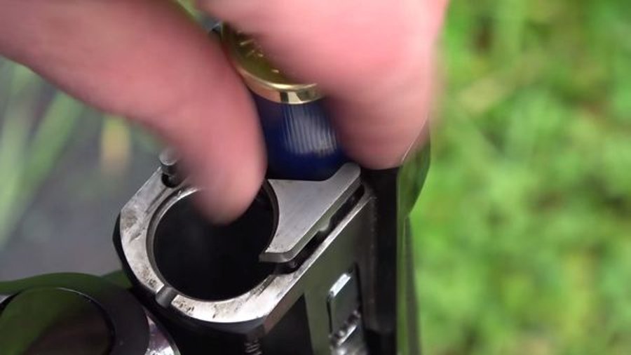 Tipps fürs Schießen: Flintenschießen lernen mit der Benelli 828U Laden der Bockflinte Benelli 828U