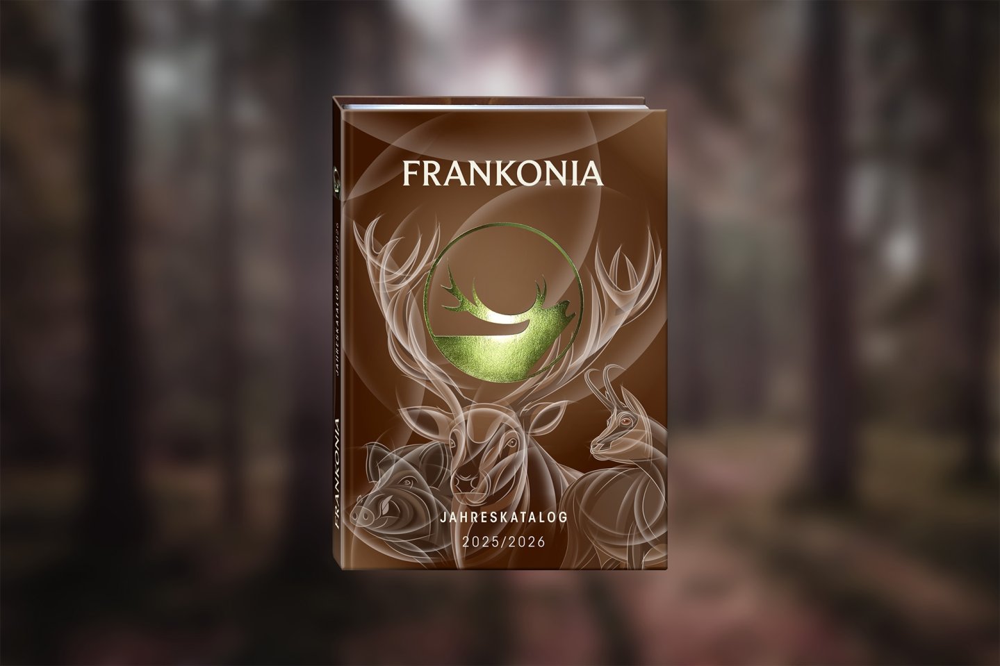 FRANKONIA Katalog 2025/2026 vor Wald-Hintergrund.
