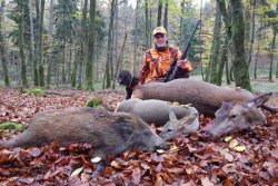 Drückjagd mit den Hunter Brothers Hunter Brother Gerold mit Wildstrecke