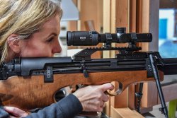 STEYR SPORT Pro X Matchluftgewehr Matchluftgewehr STEYR Pro X im Anschlag