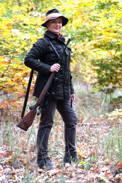Video: Meine erste Drückjagd – all4hunters.com begleitet eine Jungjägerin auf den Stand! P1211230-min.jpg