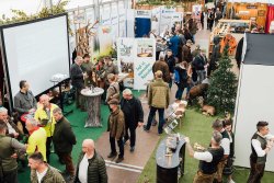 Save the date: Die Jagd- und Schützentage Grünau finden in 2023 vom 13. bis 15. Oktober statt Zur Ausstellungsfläche bei den Jagd- und Schützentagen in Grünau zählen auch 5 Hallen mit rund 10.000 Quadratmetern Hallenfläche.