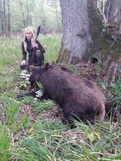 Bockjagd mit den Reilmann Brüdern: Der 1. Mai – wenn’s erstmal läuft! Jägerin mit beeindruckendem 100-kg-Keiler