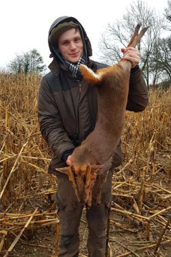 Hunter Brothers: Jagd auf Muntjaks und Wasserrehe in England Erlegtes Muntjak