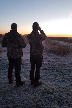 Hunter Brothers: Jagd auf Muntjaks und Wasserrehe in England Sonnenaufgang in England