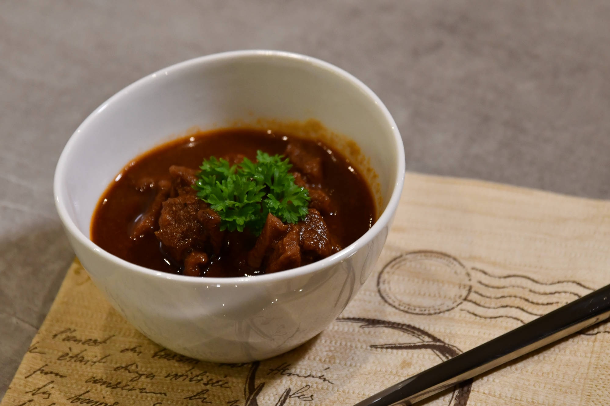 Jetzt gibt&amp;#39;s Wild: Wildschweingulasch mit Schwarzbiersauce − Rezept und ...