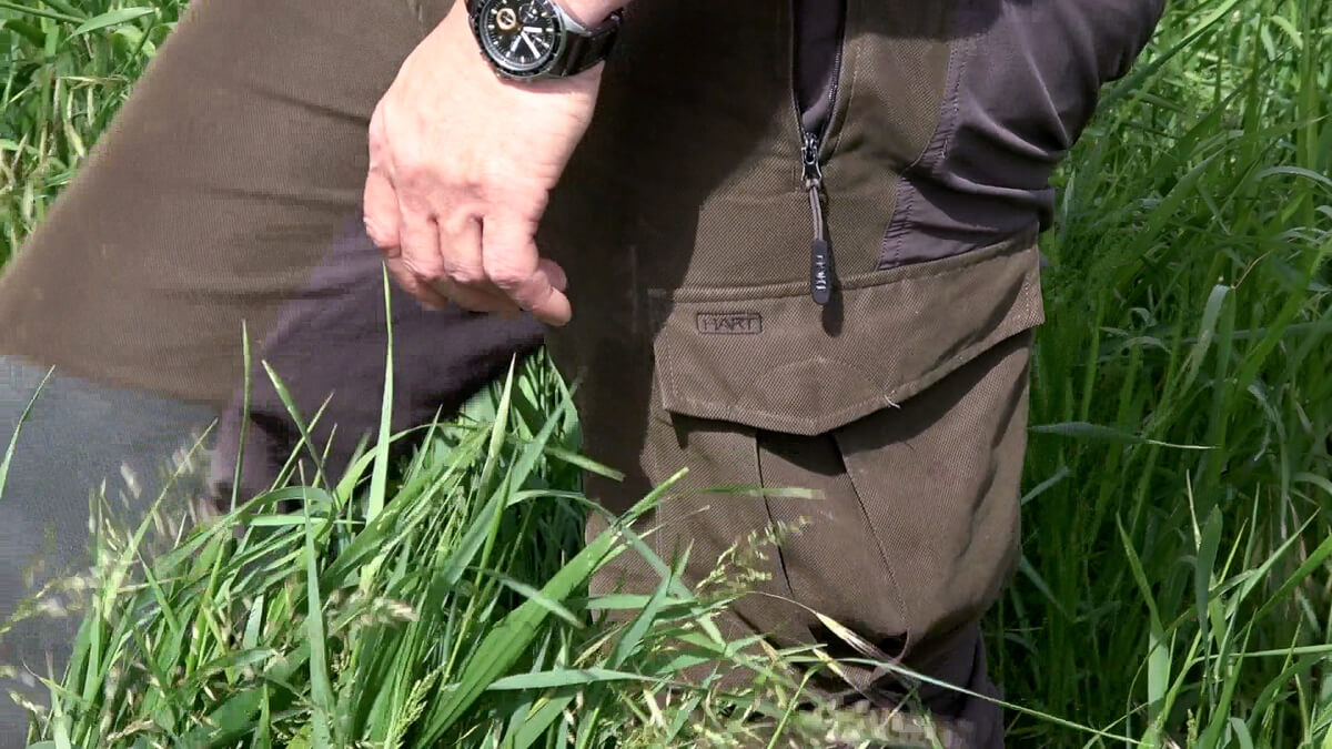 jagd-ausruestung: Jagdbekleidung: Durchgehhosen von HART im Praxistest