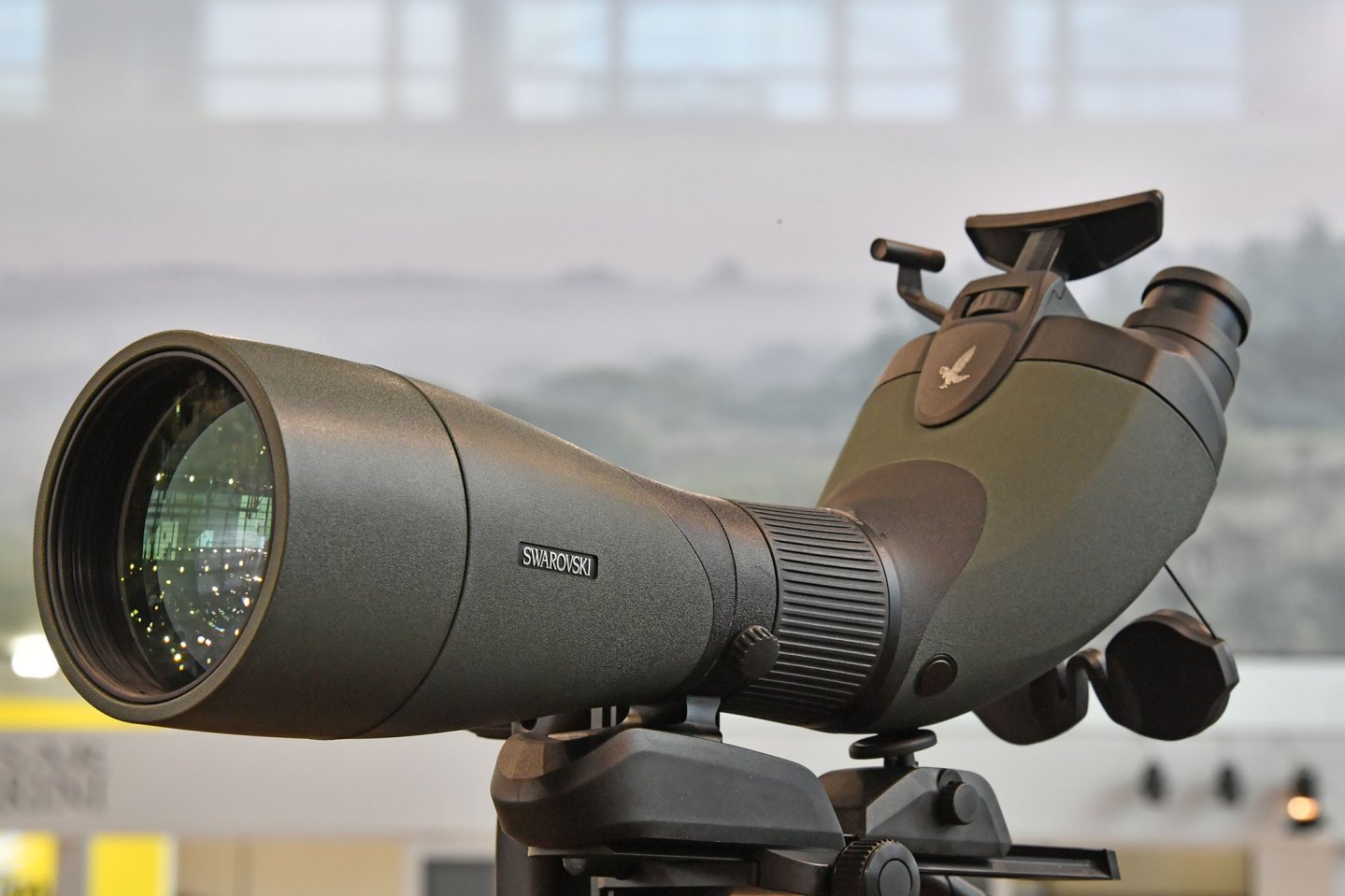 Swarovski BTX Spektiv mit zwei Okularen Swarovski BTX Spektiv montiert