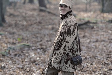 Das Camouflage-Muster: Wenn Silhouetten verschwinden Die Camouflage-Tarnjacke in Grau