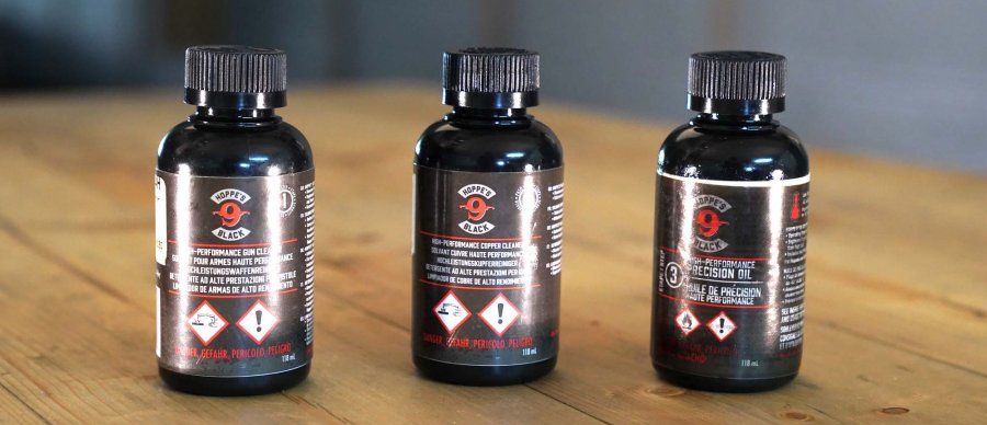 Laufreinigung mit Produkten von Hoppe's: Warum der Lauf einer Waffe unbedingt von Rückständen der Munition befreit werden muss Drei Reinigungsprodukte von Hoppe's.