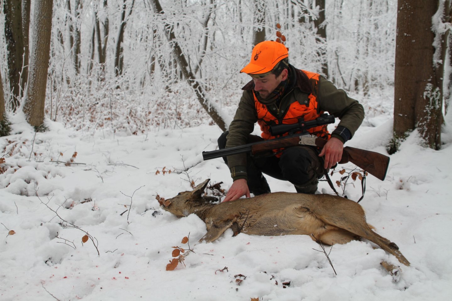 Die digitale Drückjagd Teil 1: Mit dem Smartphone und weiterem Zubehör in Hessen – Vorstellung mit Video Carlo mit seinem erlegten Stück Rehwild.