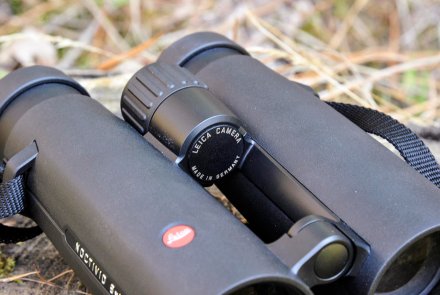Fernglas Leica Noctivid im Test Leica Noctivid Fernglas mit offenem Steg