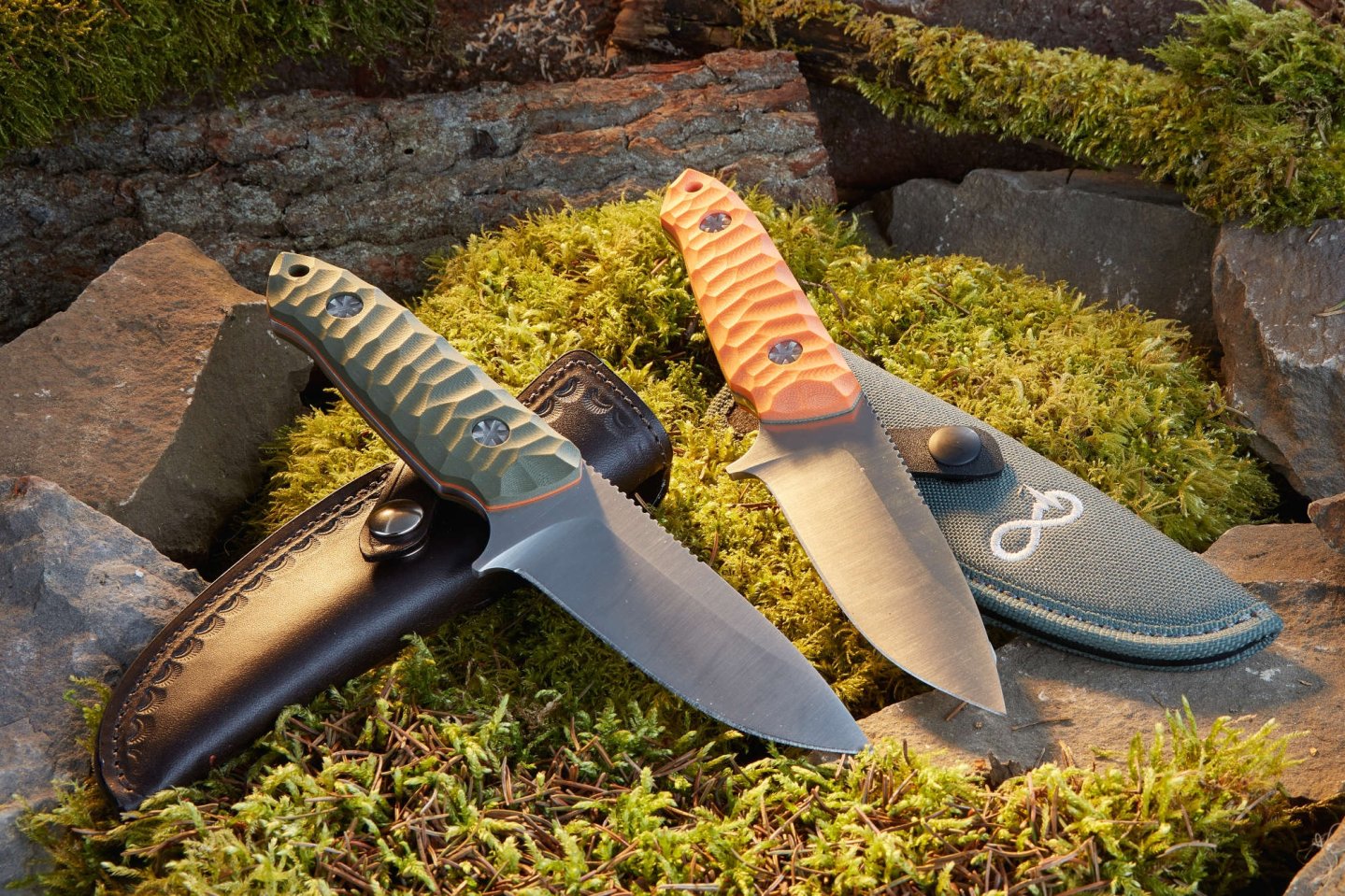 MerkelGear G10: Die festehenden Messer für Jagd und Outdoor von Merkel im Test Beide Modelle des Merkel G10 mit Scheide.