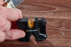 Messer unterwegs Schärfen: 4 Mini-Messerschärfgeräte im Test  Work Sharp Pivot Knife Sharpener in der Detailansicht.