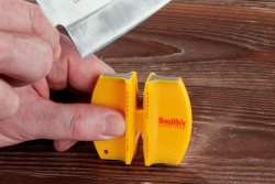 Messer unterwegs Schärfen: 4 Mini-Messerschärfgeräte im Test  Smith‘s 2-Step Knife Sharpener im Detail.