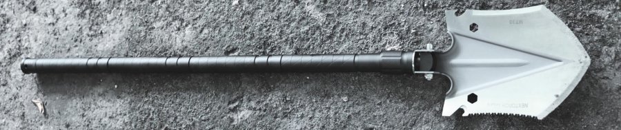 Vorstellung: Der Metallklappspaten Nextorch MT30 – universelles Werkzeug für Revier und Outdoor Nextorch MT30 komplett zusammengebaut, mit einer Länge von einem Meter.