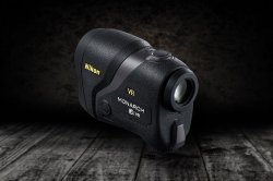 Nikon MONARCH 7i VR – Entfernungsmesser für die Jagd NIKON MONARCH 7i VR Entfernungsmesser mit großem Sehfeld