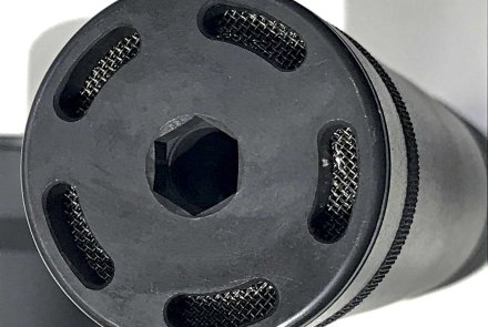 Die Schalldämpfer-Neuheiten 2018 im Schnellüberblick Metallgewebe ist beim Blick auf die Front eines Schalldämpfers zu erkennen.