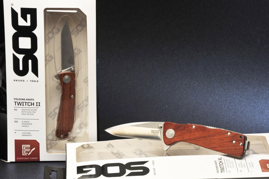 SOG Twitch-Modelle II und XL Die Sichtverpackung der SOG-Messer.