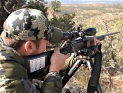 Angebote für Jäger und Wiederlader bei STROBL.CZ: Lee APP Pressen, Messerschärfer-Set und DeathGrip Tripod BOG DeathGrip Tripod Schiessstock mit Jaeger Schulterblick