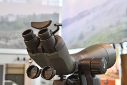 Swarovski BTX Spektiv mit zwei Okularen Swarovski BTX Teleskop mit zwei Okularen