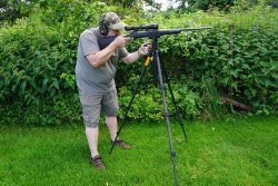 Praxistest: Was bringt der Carbon Fiber Tripod KJI K800 CF mit Reaper Grip für den Jäger im Revier? Das KJI K800 Carbon Fiber gleicht einem modernen Fotostativ.