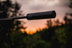 Zerlegewerkzeug von HAUSKEN HAUSKEN JD224 auf Büchse im Sonnenuntergang.
