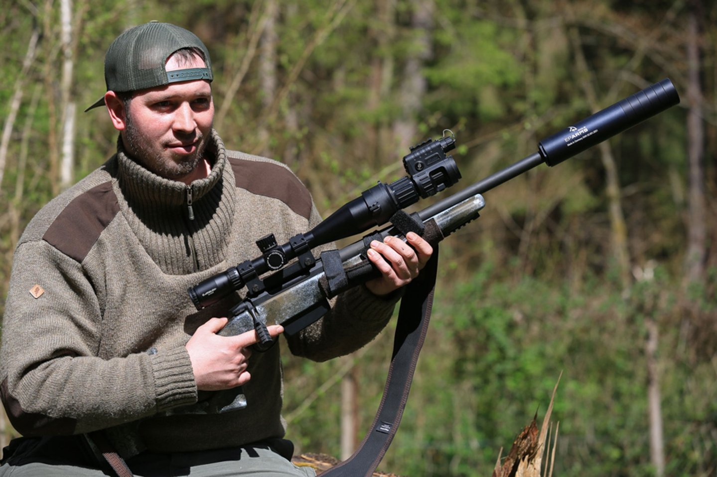 Innovationen für den Jäger, wie der Hybrid-Schalldämpfer Sylencer Roto 50 oder die Adapter-Baureihe RotoClip für Nachtsicht- und Wärmebildgeräte, zeichnen EP-Arms aus. Da er selbst ein begeisterter Jäger ist, weiß EP-Arms-Chef Philipp Engelbreit, worauf es bei seinem Schalldämpfer Sylencer Roto 50 und dem RotoClip-Adapter für Wärmebild- oder Nachsichtvorsatzgeräte ankommt.