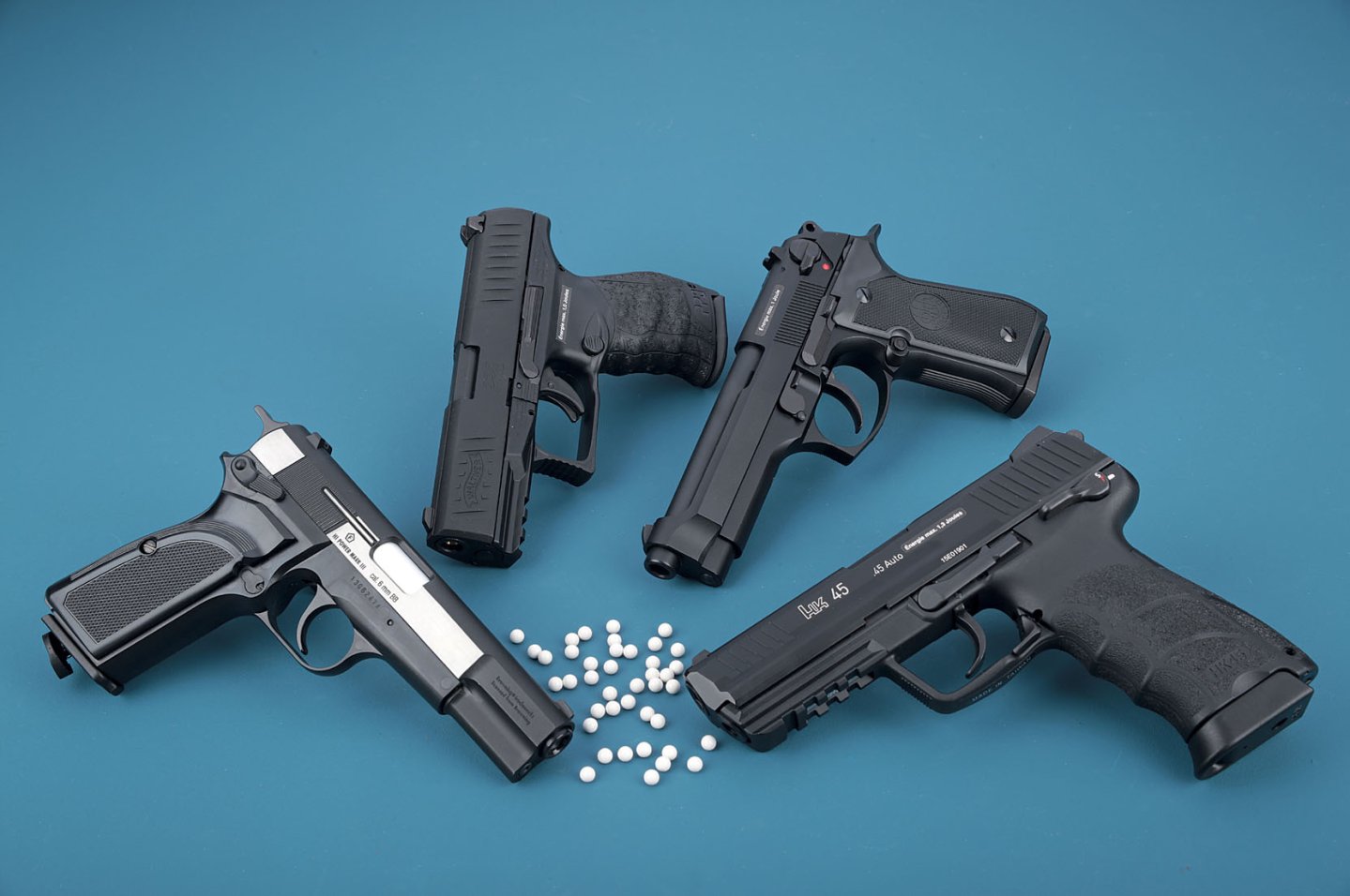 Vier Dienstwaffen als Airsoft 