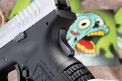 Test: Springfield XD-M und XD-M Compact − Was können die Airsoft-Pistolen von German Sport Guns (GSG)? Handballensicherung an einer Springfield XD-M-Airsoft-Pistole von GSG