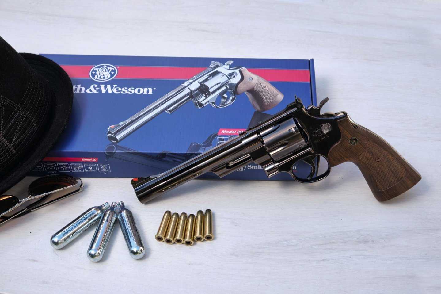 Test Umarex Smith & Wesson M29: Mit Lizenz des Originalherstellers bauen die Sauerländer eine CO2-Kopie. Umarex S&W M 29 mit Zubehör