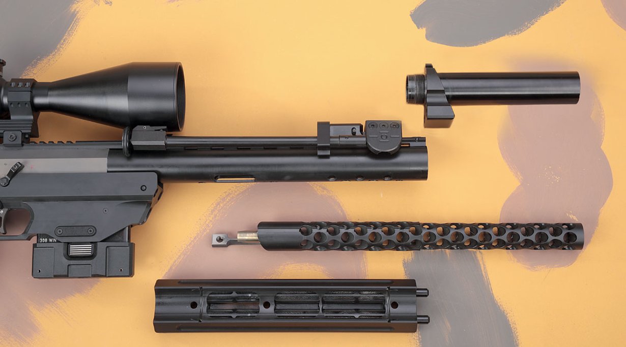 Der Schalldämpfer der DSR 1 Subsonic teilzerlegt in Detailaufnahme.