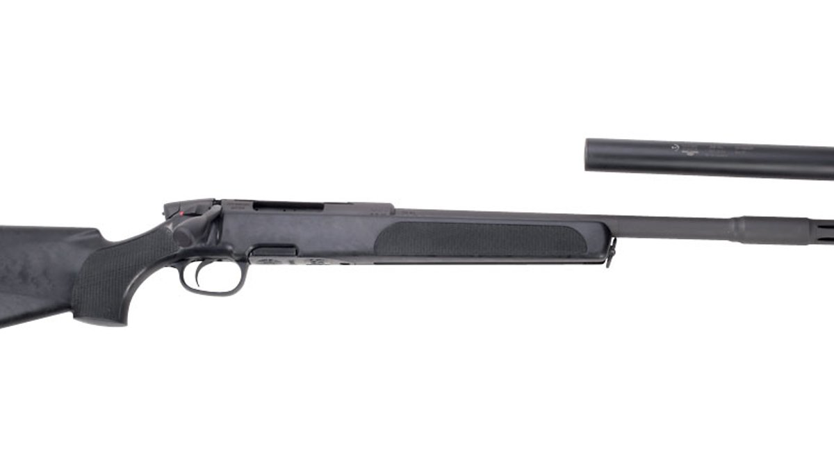 Das Steyr SSG 69 P IV nach links ausgerichtet, mit abmontiertem Schalldämpfer.