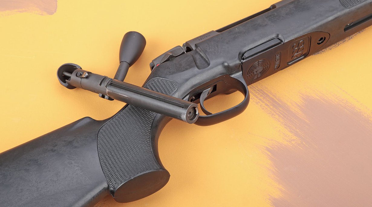 Die Steyr SSG 69 P IV mit geöffnetem Verschluss.