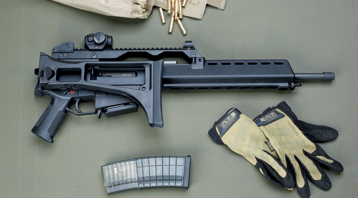 Eingeklappte Schulterstütze des HK 243 SAR