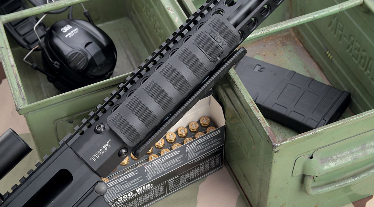 Der Vorderschaft der Troy PAR Optic Ready in .308 Winchester in Nahaufnahme.