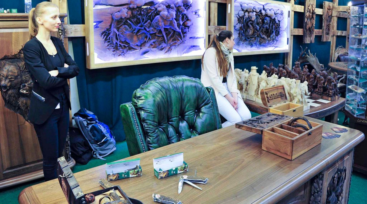 Hunting style in the home and office, at IWA 2016