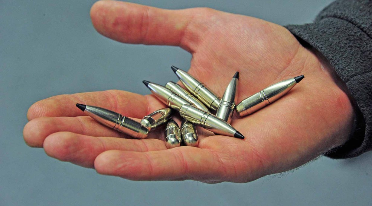 RWS Speed Tip Professional Muniton wird in Kamera gehalten