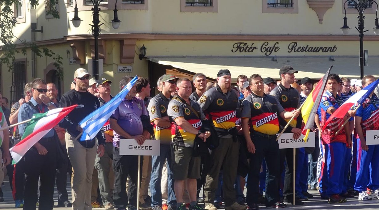 Teams der IPSC Rifle EM 2015 bei der Eröffnung