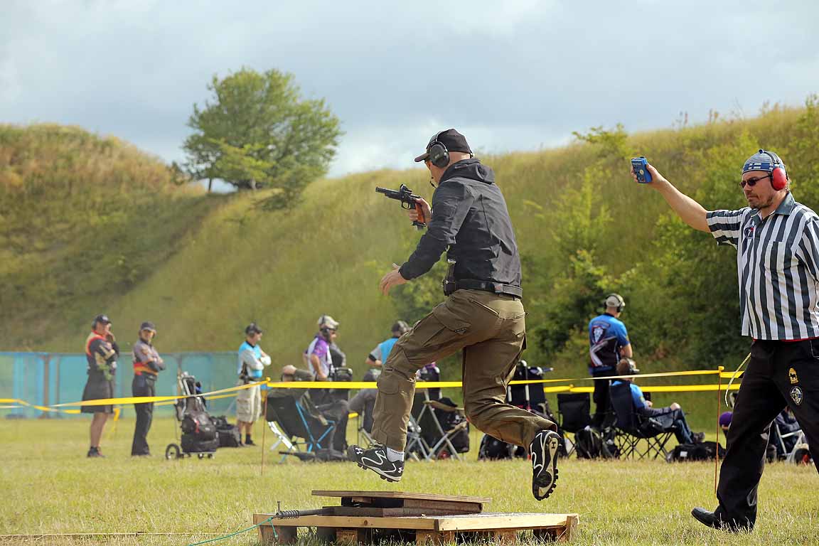 ipsc: Fotostrecke: IPSC-Match Rooster Mountain 2015