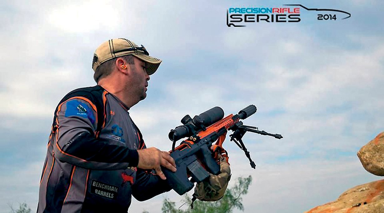 Die weichen Gewehrauflagen werden direkt an der Waffe oder dem Trageriemen befestigt.